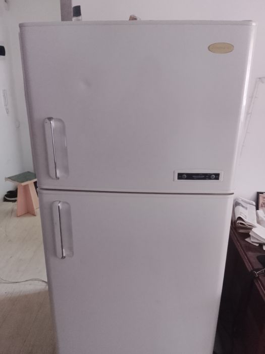 Холодильник большой