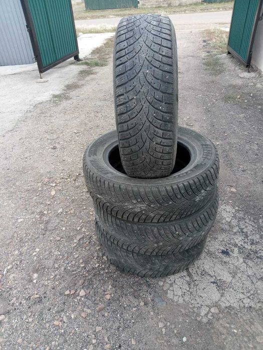 Продам зимнюю резину 205/65R15 c шипами