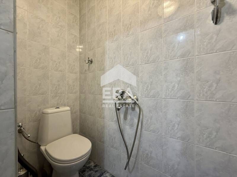 Търговско помещение с отлична локация в кв. Лагера.