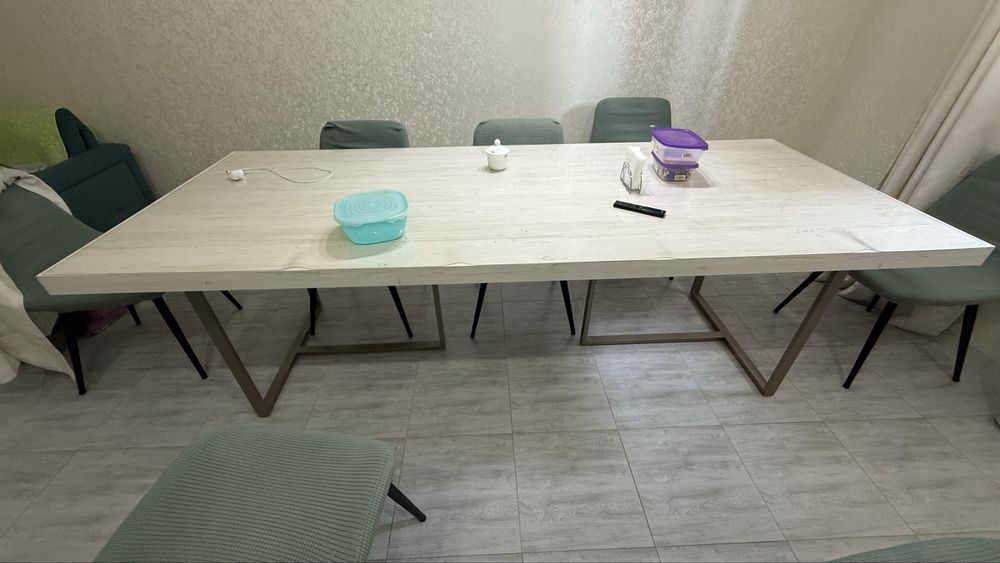 Продается Стол, без стульев.