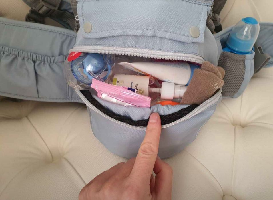 Продам новый эрго-рюкзак с хипситом (3 в 1)
Цвет: голубой.

Малыш в нё