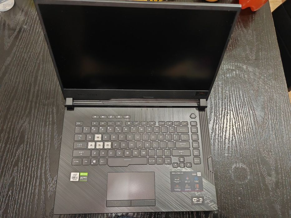 Vând laptop Rog strix g15 2021
