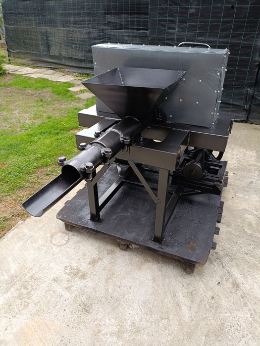 Presă de brichetat rumeguș cu cărbune lignit semiumed,prod 15kg/minut