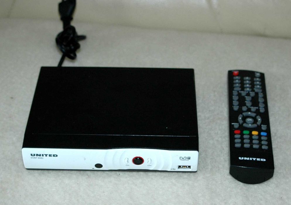 Decodor digital UNITED dvbt 9082 ZAPPPER cu player USB + telecomanda