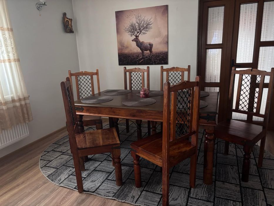 Se vinde masa+6 scaune din lemn masiv nuc.aduse din uk.