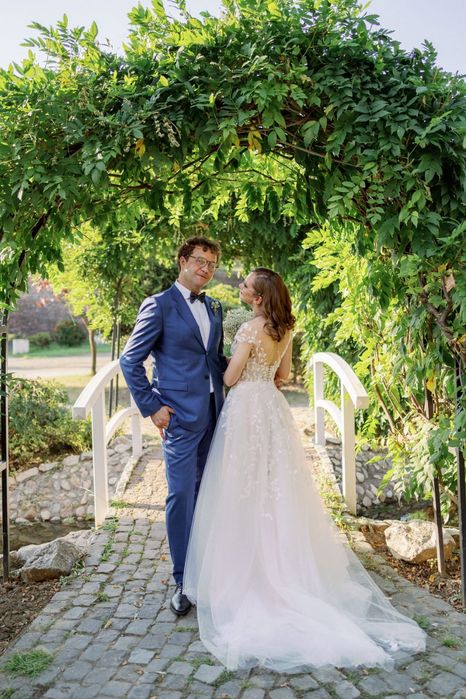 Vând rochie de mireasa model deosebit.