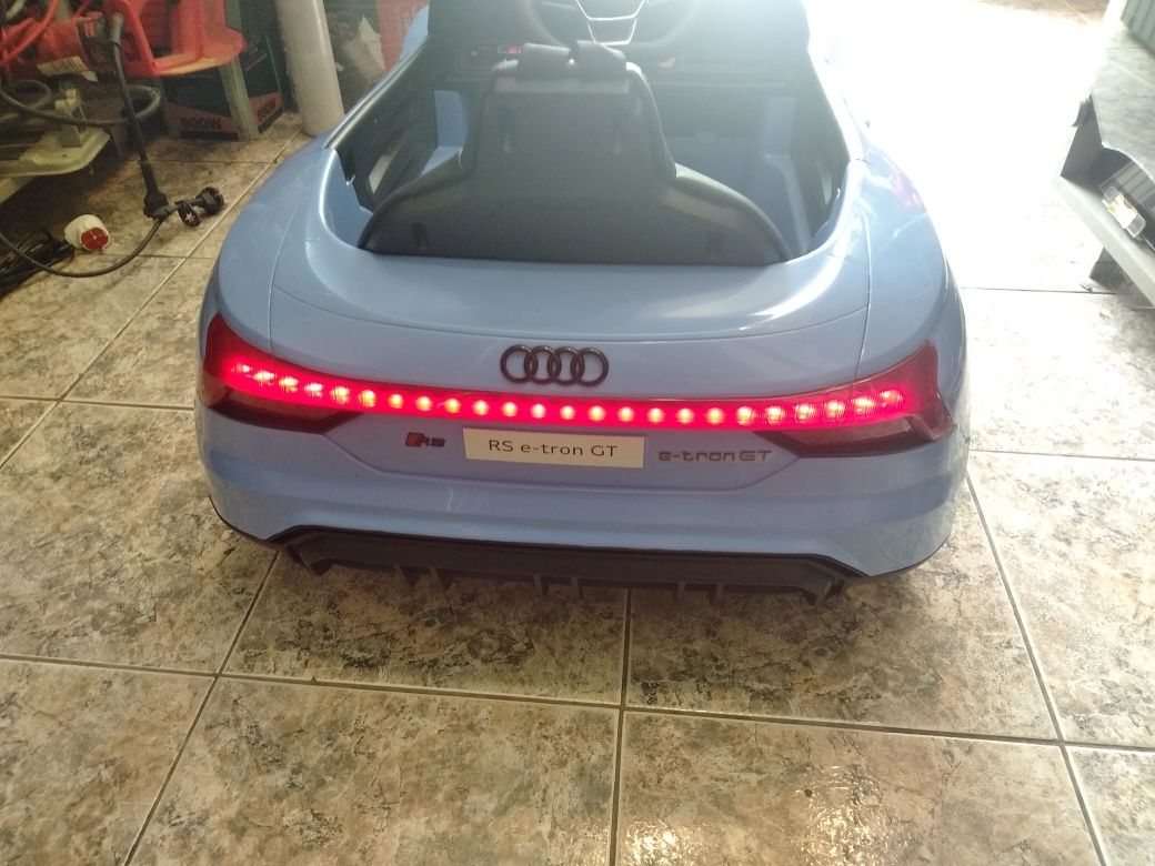 Детска акумулаторна кола Audi RS-Tron GT
