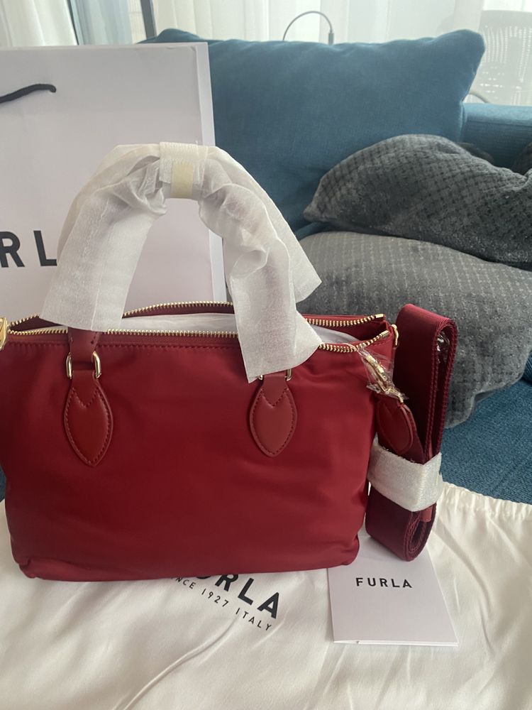 Furla Calipso S Crossbody.Новa.100% оригинал със сериен момер,всичко