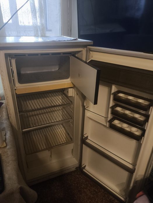 Холодильник б/у продам