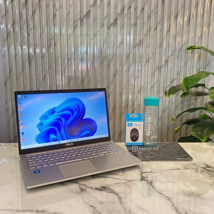 Laptop Asus X515KA Impecabil ca Nou Fullbox 512GB Ssd 8GB Ram Trimit