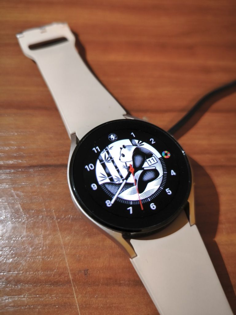 Часы Samsung Watch 4