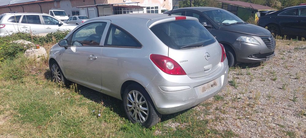 Opel Corsa 1,2 i , Опел Корса Д на части!
Октомври 2009