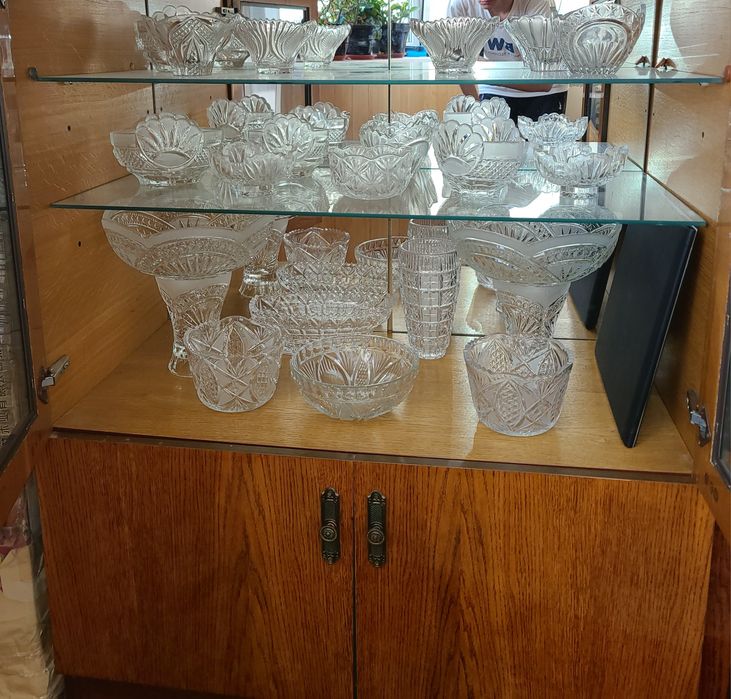 Чиннилар сотилдаи (хрустал ва пахта гулли сераислар)