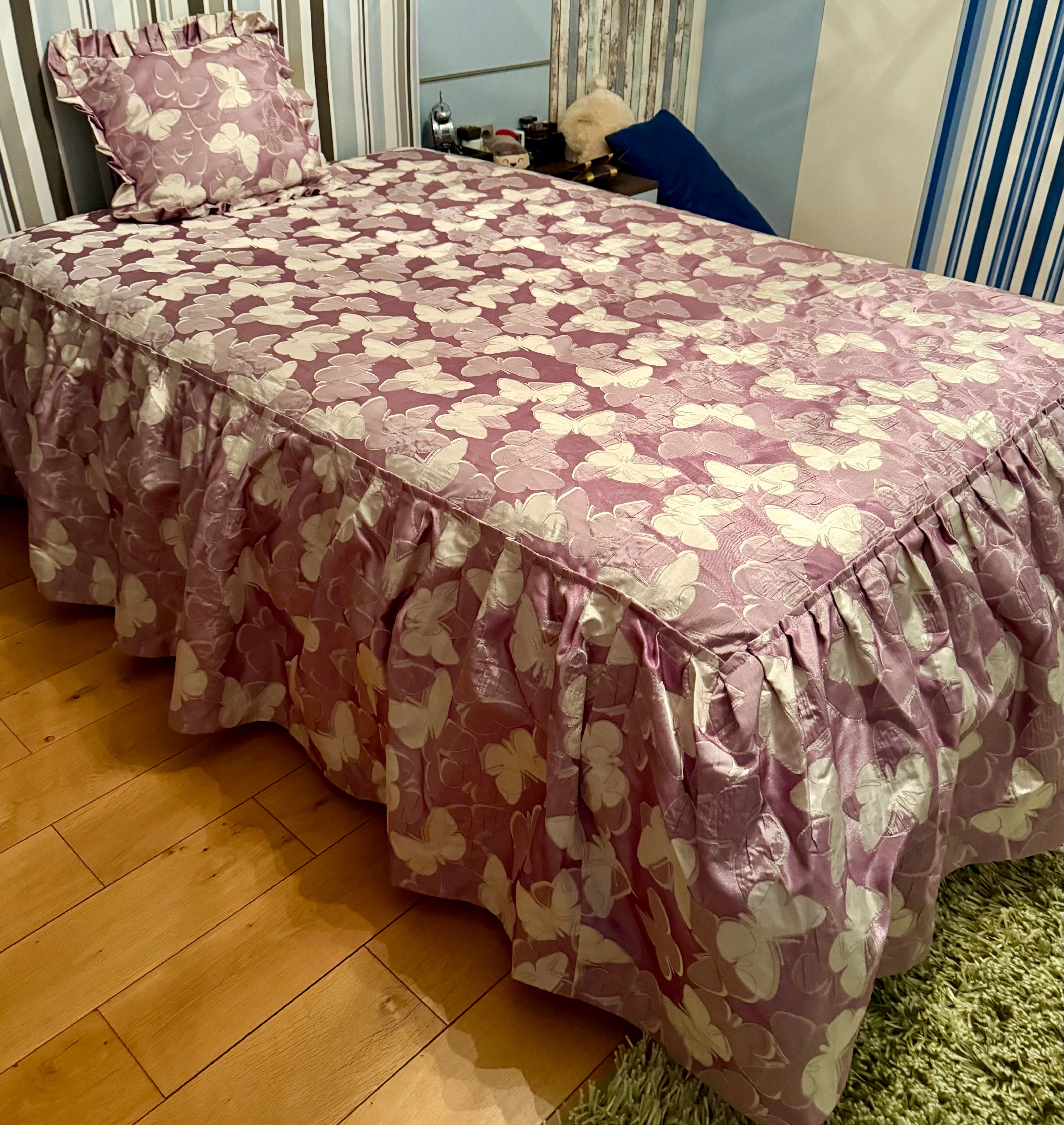 Лилава покривка на пеперуди