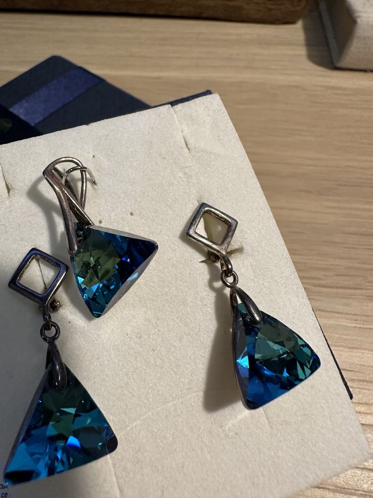 Обици и колиета с кристали Swarovski