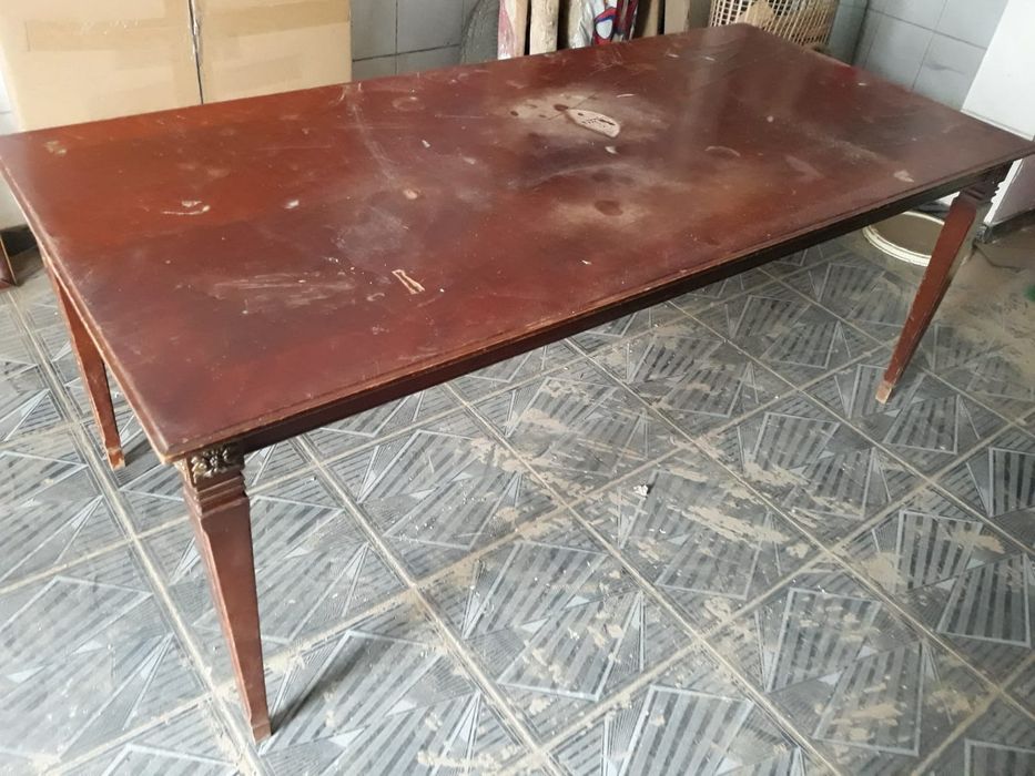 Masa de lemn masiv nuc