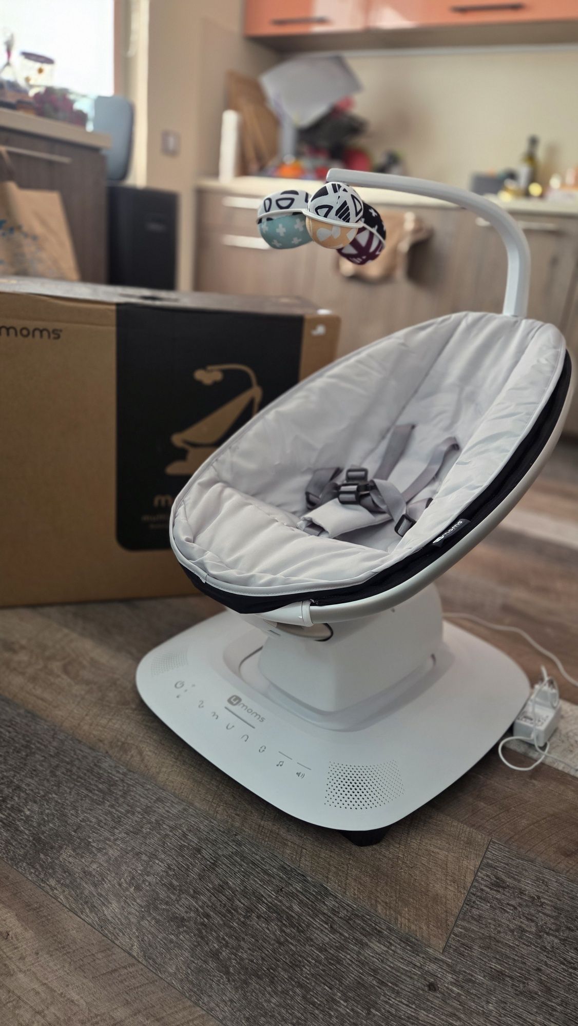 Електрическа бебешка люлка mamaRoo 5.0, сива