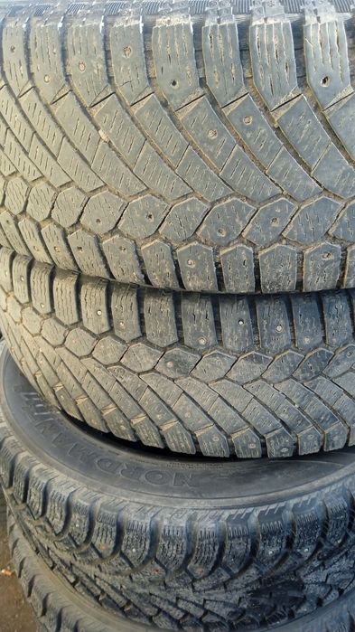 Продам три комплекта резины на 17