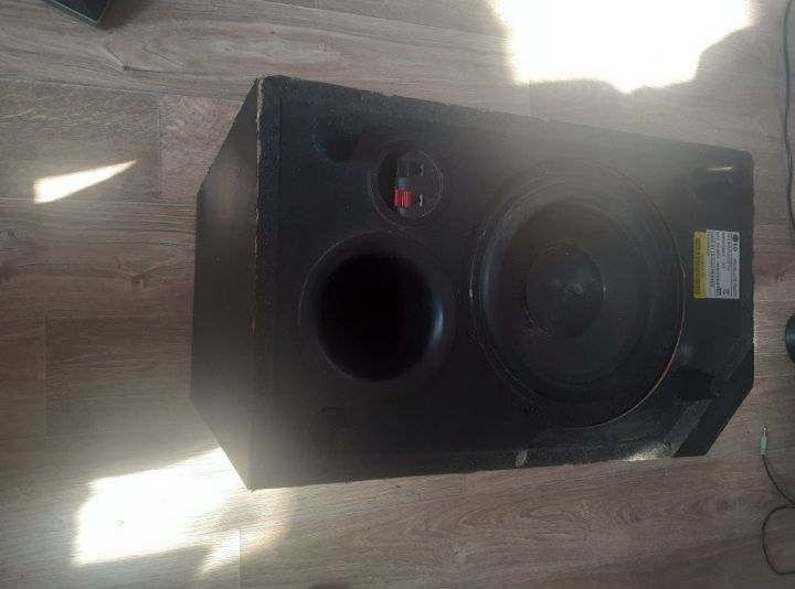 Продам:Саб и четыре колонки