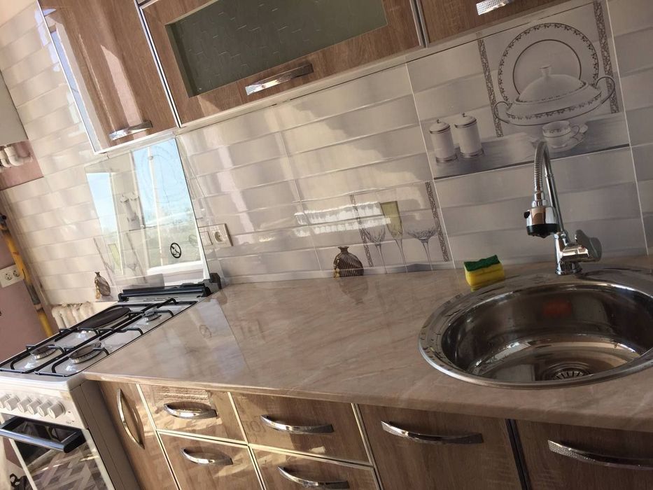 Сергили 5метро  ёнида 1хона 2хона килинган 33м² Мебель техника колади