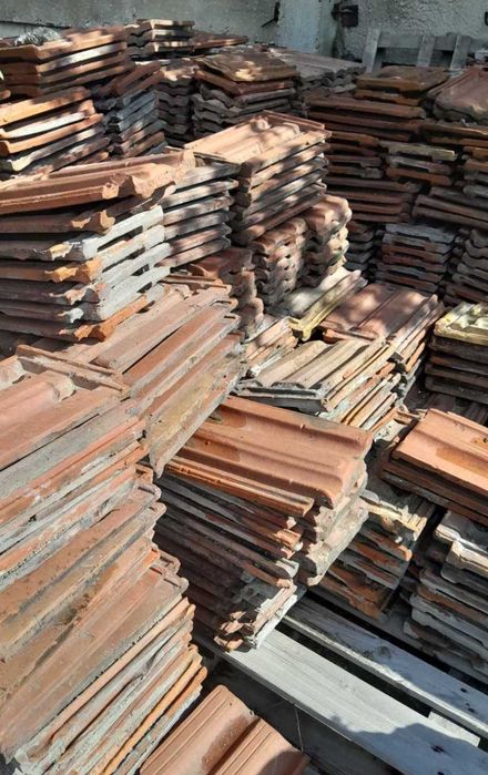 Продават се стари керемиди