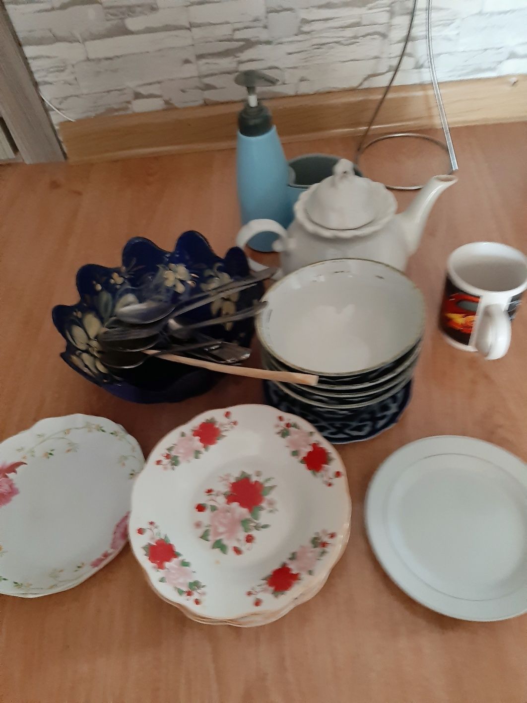 Продам срочно посуду