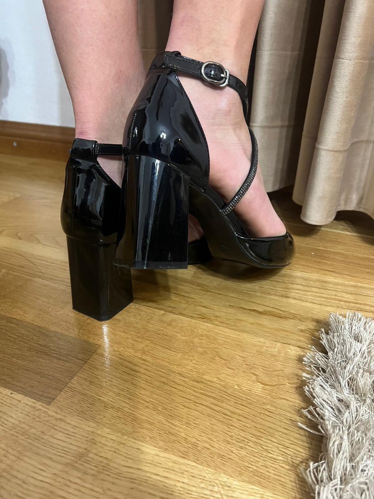 Sandale negre foarte elegante