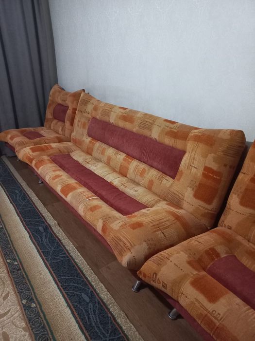 Диван с двумя креслами