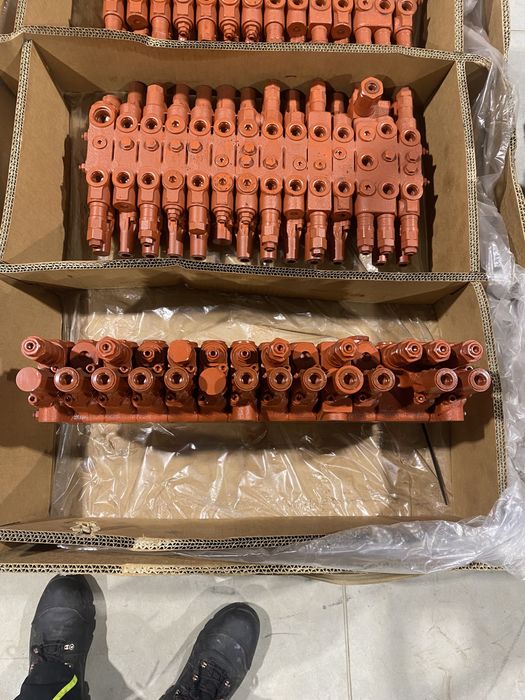 Distribuitor hidraulic nou pentru miniexcavator/excavator