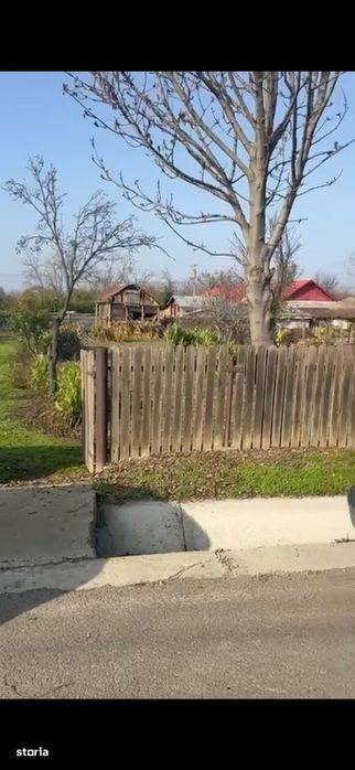 Vând teren intravilan