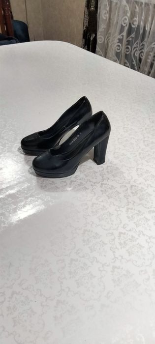 Туфли женские в отличном состоянии, выходные,размер 39,.