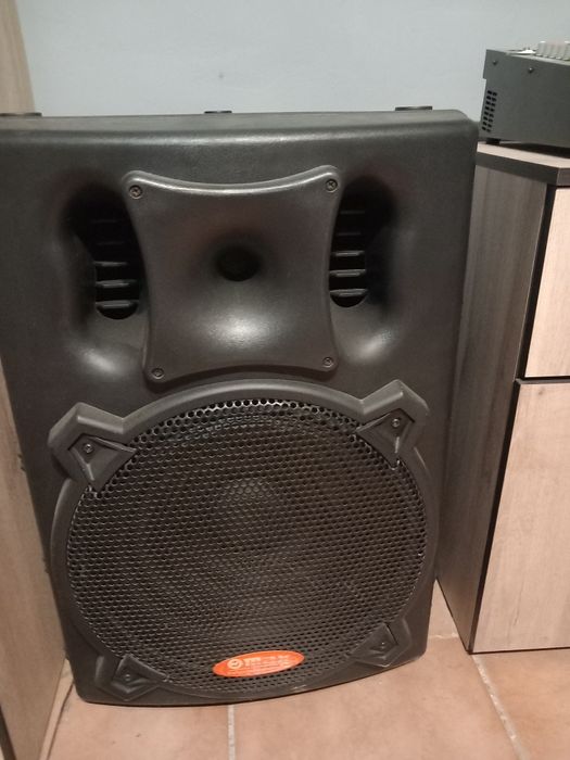 Vând două boxe+mixer ,mai multe detalii la telefon la telefon