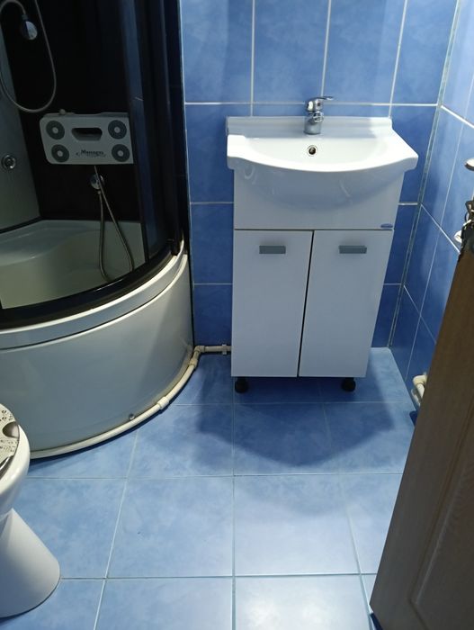 Dulăpior cu lavoar și oglinda cu polita