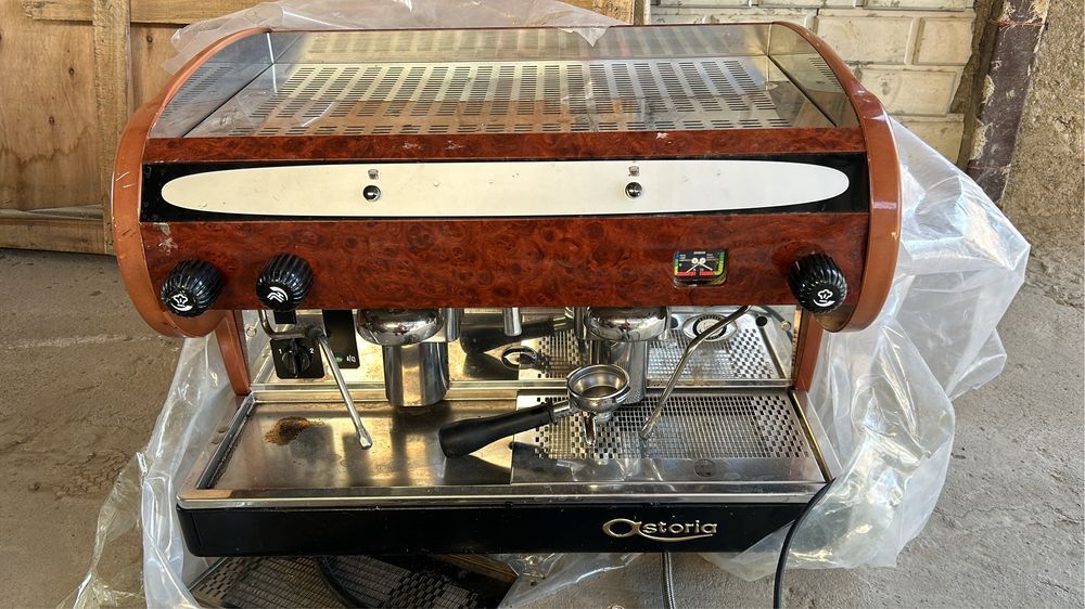 Кофемашина Astoria и кофемолка Simonelli