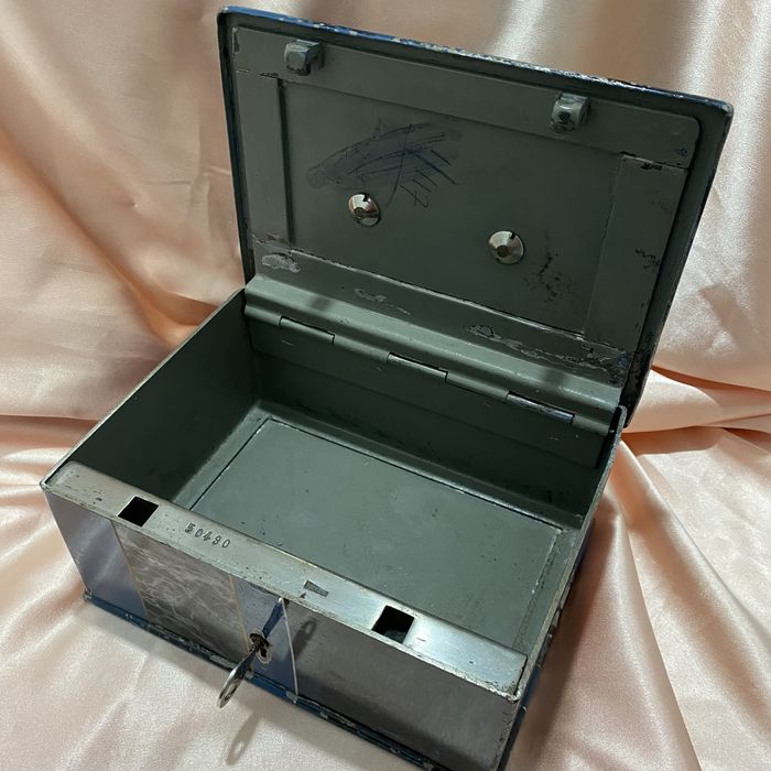 Cutie de valori/seif din fier, grea, cu cheie