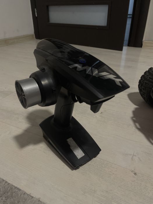 Masina rc/cu telecomanda Quantum Maverick custom built