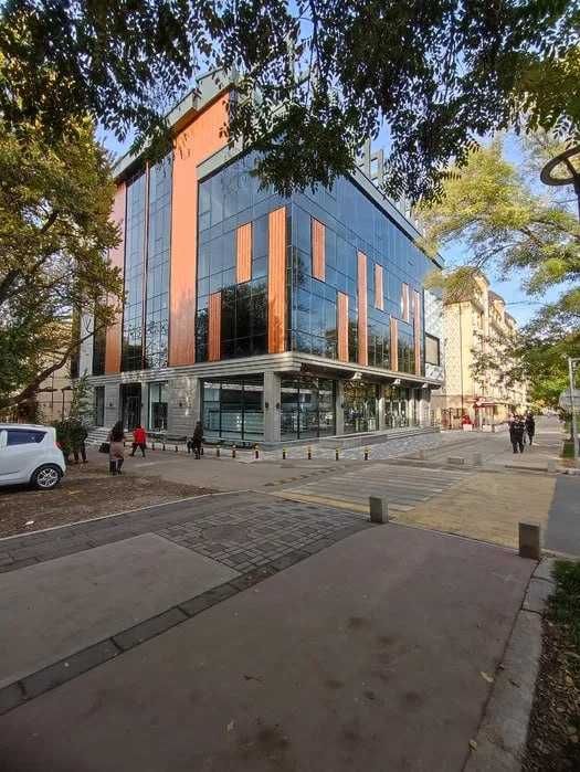 Сдается в аренду 3-й этаж, 600 м²