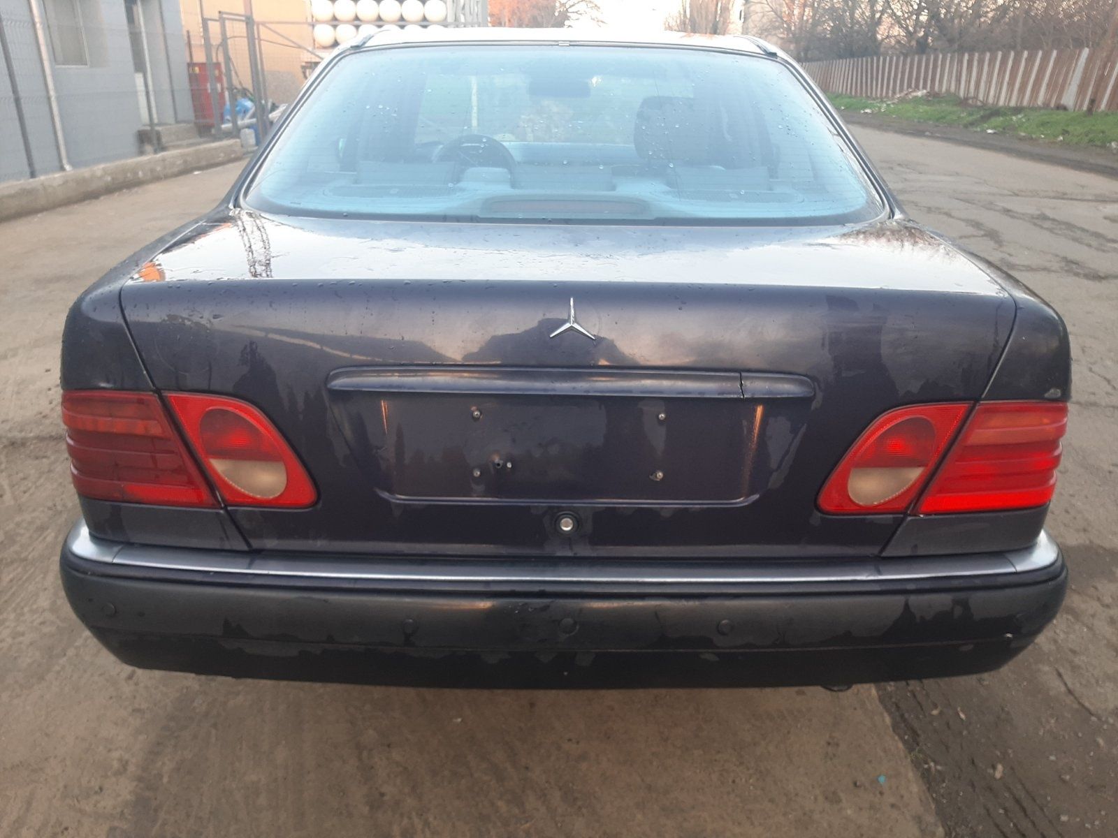 Mercedes E 2.5TD 150к.с