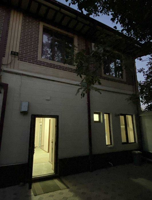 2 каватли 5 хонали+ подвал 1,7 сотокдан иборат булган ховли сотилмокда