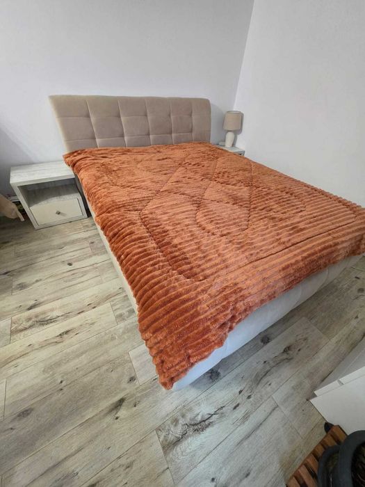 Mobila de vanzare  pat plus saltea + mobilierul din poza
