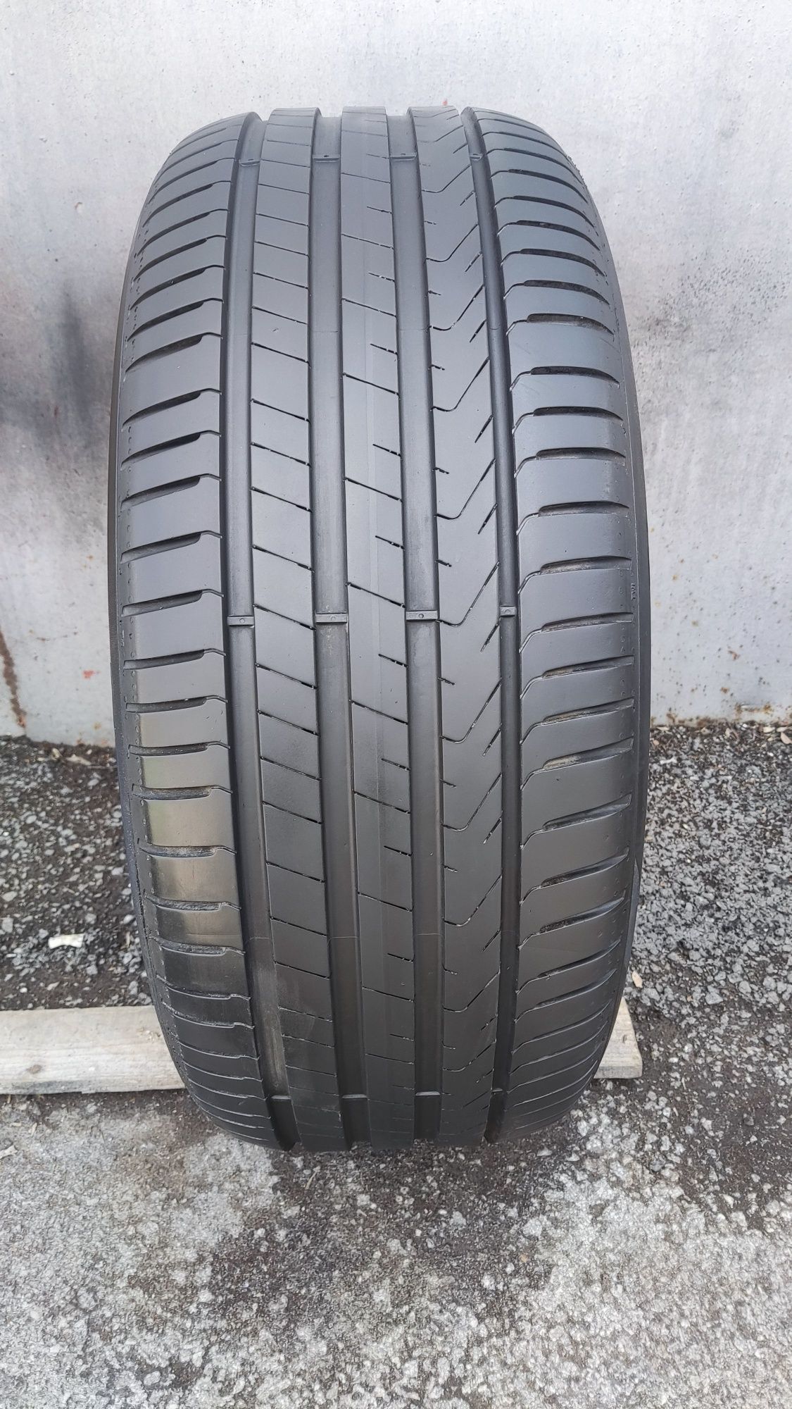 1бр. лятна гума 255/45/19 Pirelli Cinturato P7, MO
dot22
7mm
Добро със