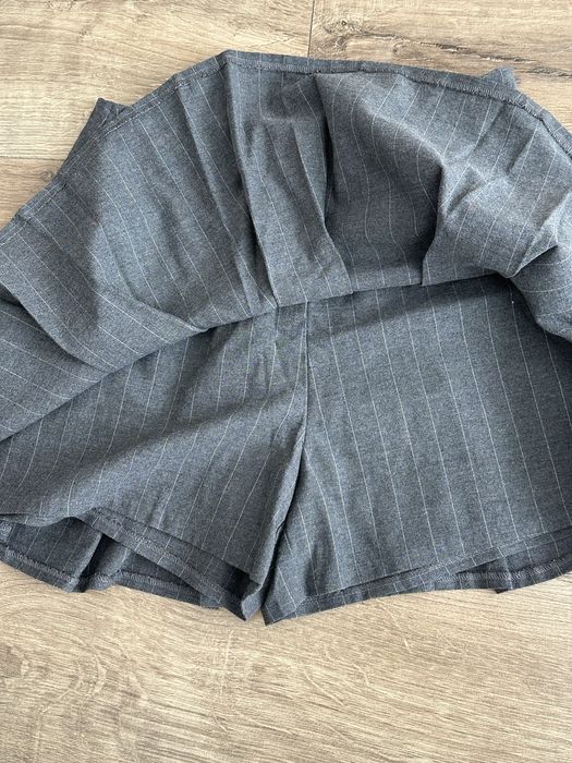 Сива пола панталон