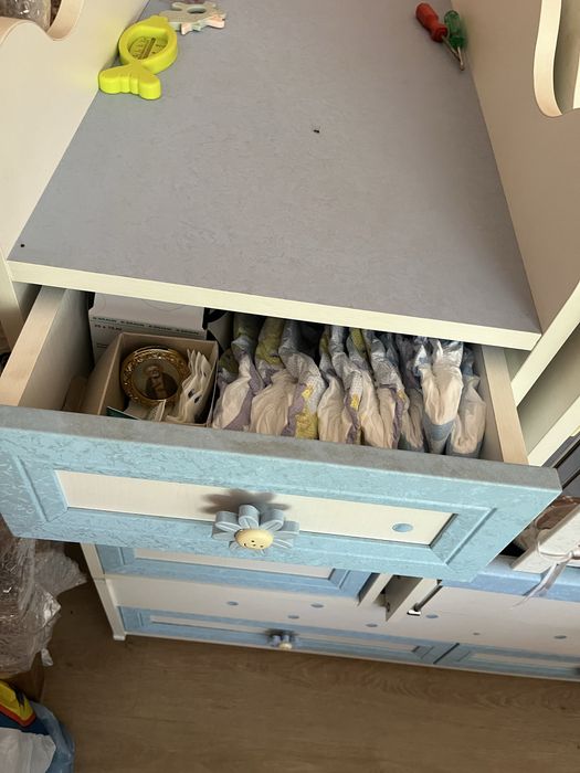 Детска кошара с люлеещ механизъм