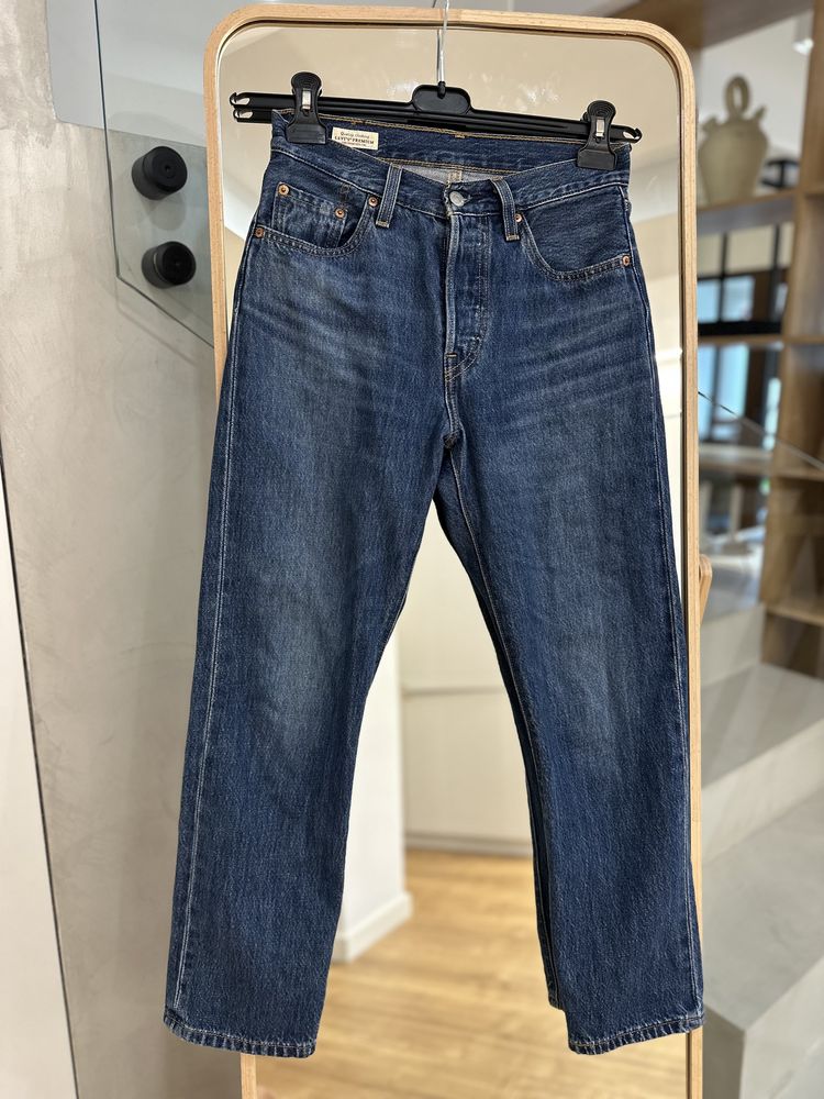 Blugi Levi’s albastri