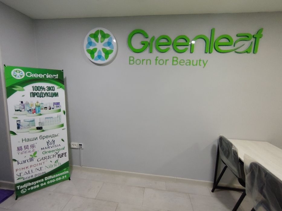 Офис мебеллари СОТИЛАДИ. ХОЛАТИ янги. Стол 5 та. 20 та стул 4 стеллаж