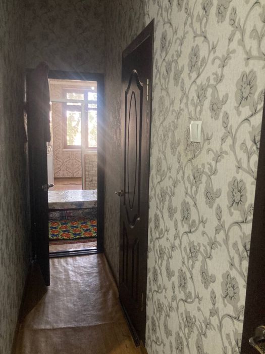 Навои шахрида квартира сотилади 1 этаж 1 хона Офис учун зур жой