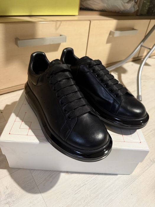 Обувки Alexander McQueen със система за въздух