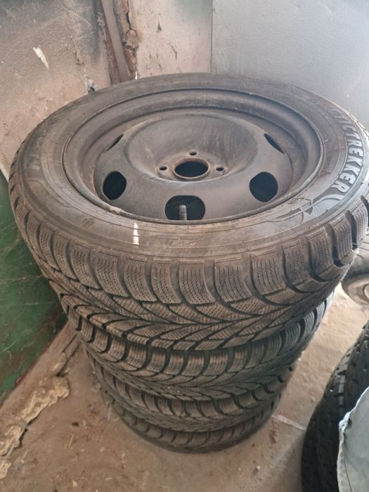 Продавам гуми за пежо партнер