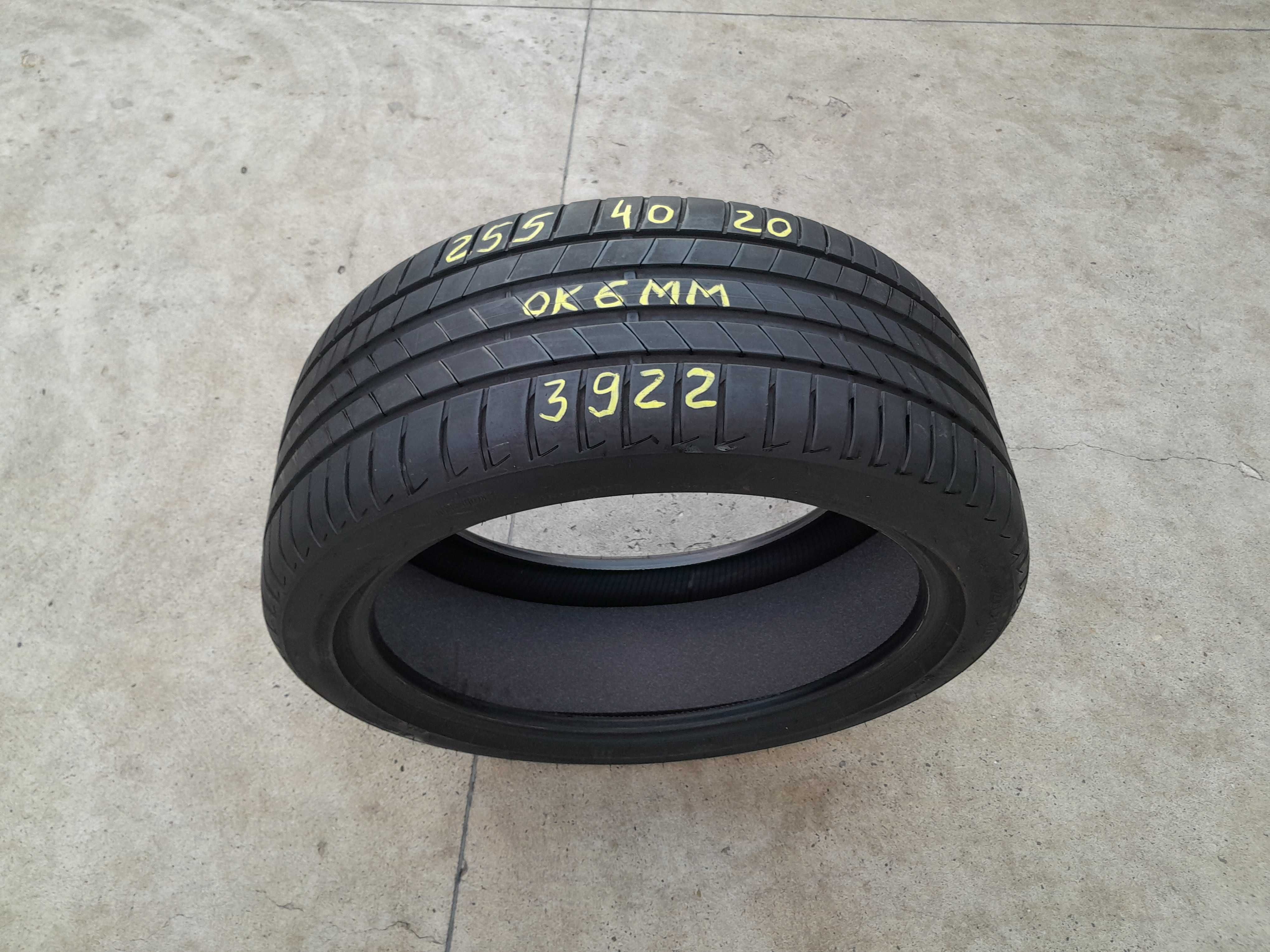 O anvelopa vara 255 40 20 bridgestone turanza T005 cu 6 mm 2022