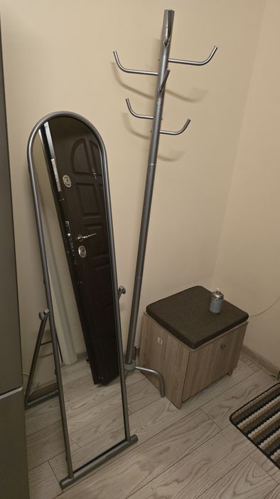 Oglinda,cuier si taburet